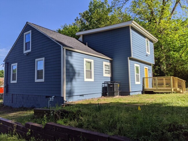 Building Photo - 2861 Forrest Hills Dr SW