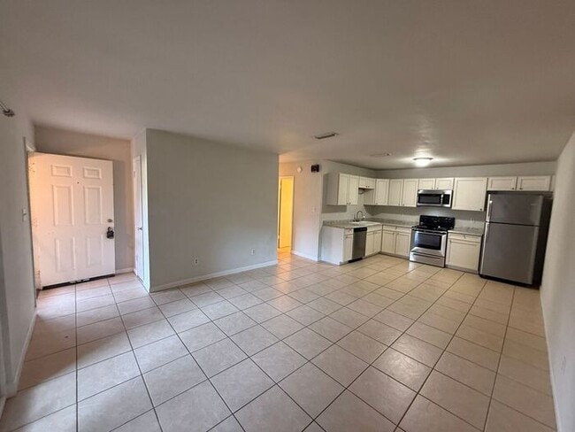 Building Photo - Gulf Breeze - Greenbriar Estates- 2 bedroom, 1 bathroom - water and lawn care included