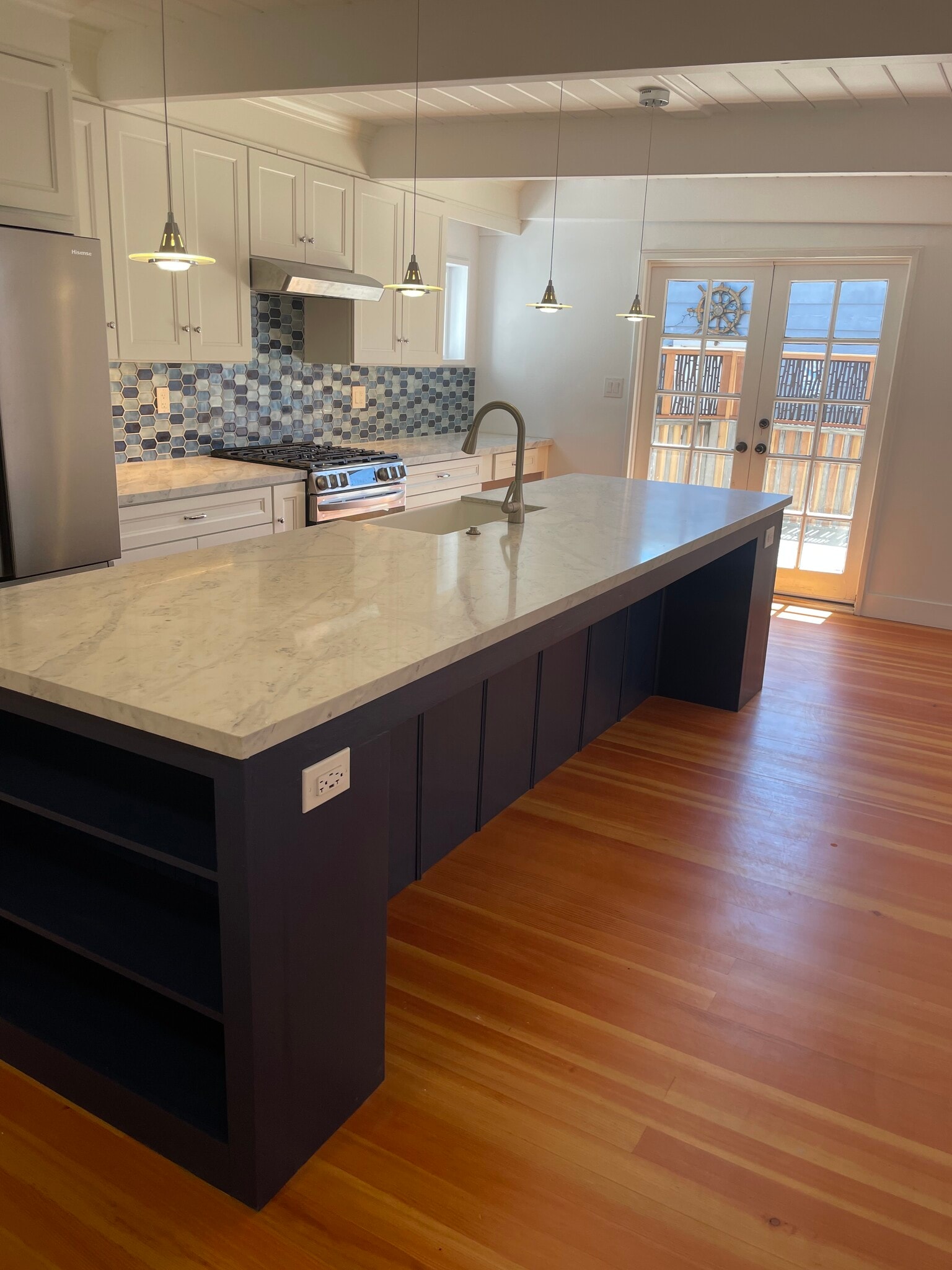 Kithen Island seats 4 - 261 Evergreen Ave