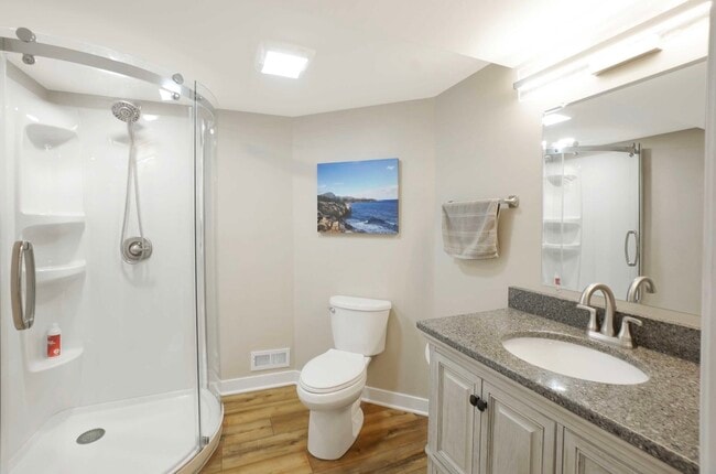 Lower Bath - 4665 N 159th St