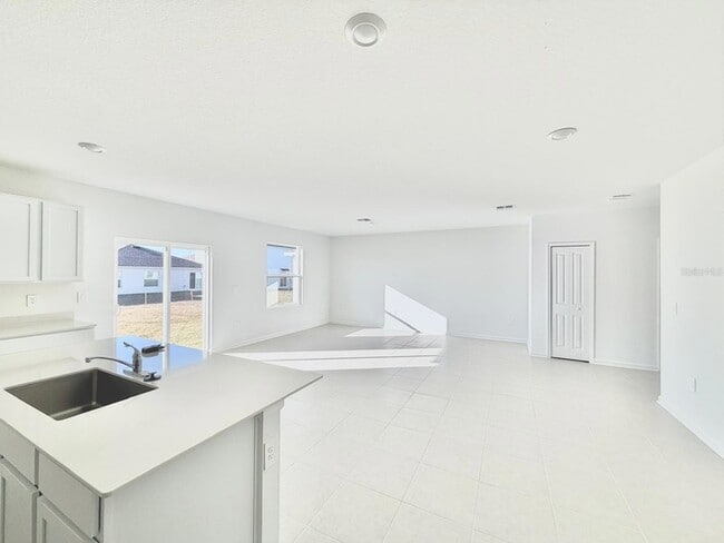 Building Photo - 2134 Chris Dr