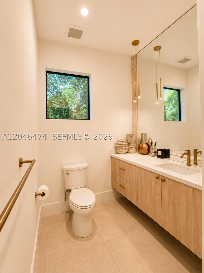 Building Photo - 3300 SW 15th Ave