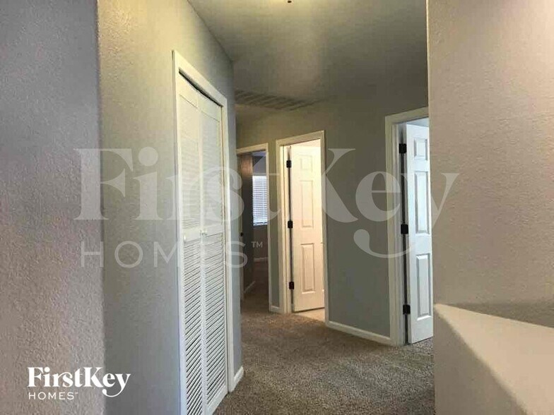 Building Photo - 7404 Fencerow St