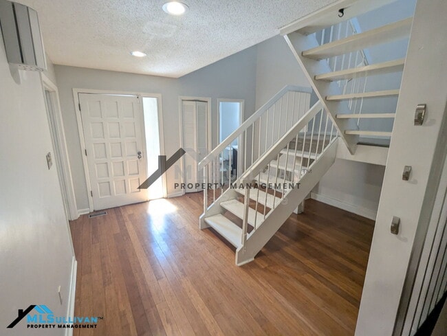 Building Photo - 4100 Five Oaks Dr