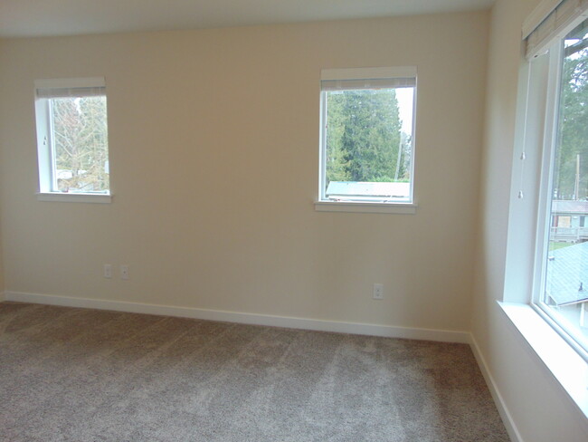 Building Photo - Gorgeous 3BR/2.5 BA Town Home.