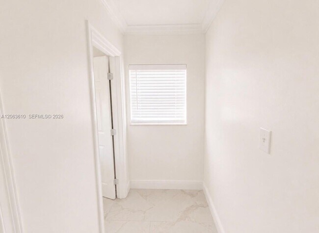 Building Photo - 6049 SW 39th St