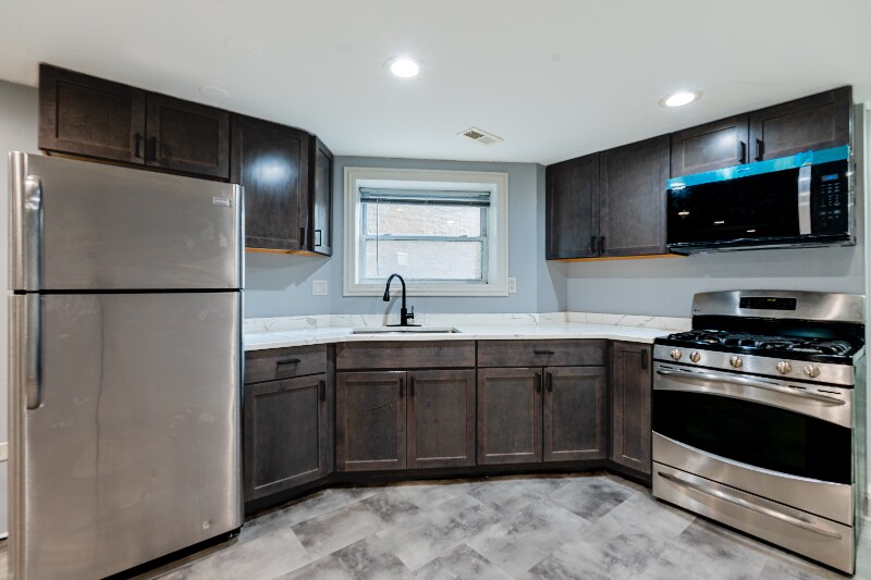 Building Photo - 4426 N Bernard St