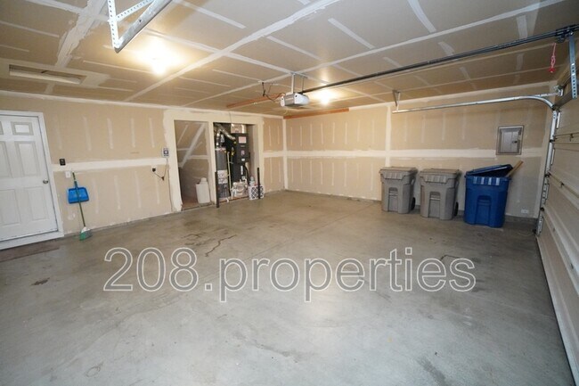 Building Photo - 12303 W Abram Dr