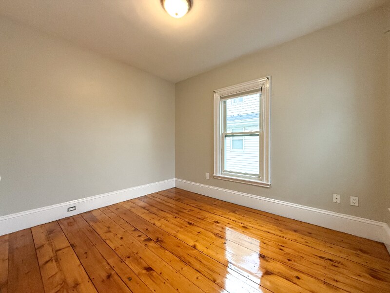 Building Photo - 173 Elm St