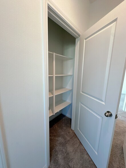 Building Photo - 4061 Hudson Ln