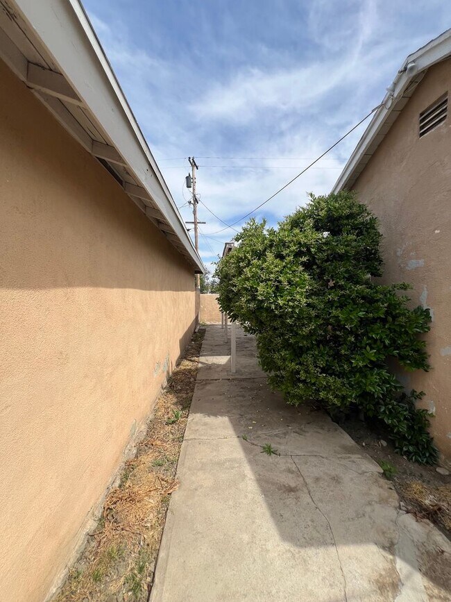 Building Photo - 2114 Brundage Ln