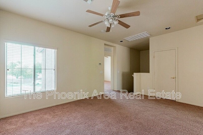 Building Photo - 2600 E Springfield Pl