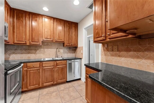 Building Photo - Newly Renovated 3 bedroom 2 bath Winter Pa...