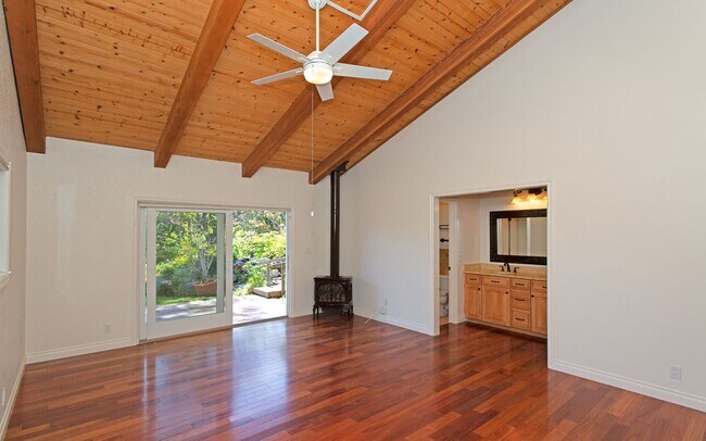 Building Photo - Stunning & Spacious Encinitas Home w/ Gorg...