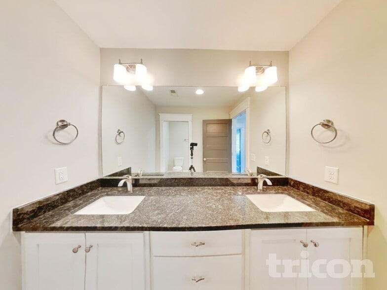 Building Photo - 6817 Charlotte Pike