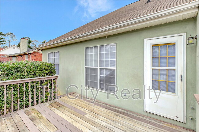 Building Photo - 110 York Ln