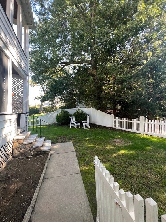 Building Photo - 100 Church St