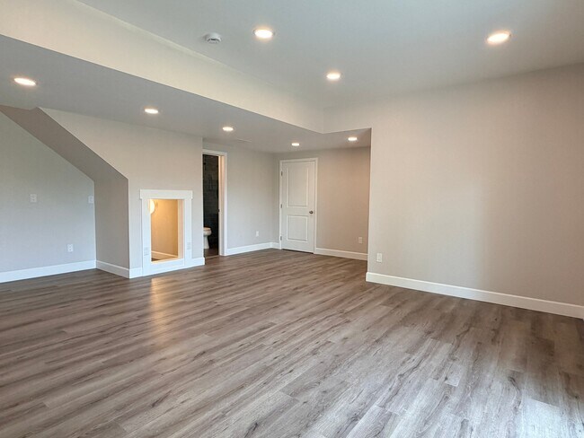 Building Photo - 5355 Canyon View Dr