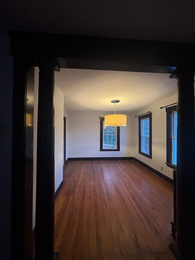 Building Photo - 318 Front St