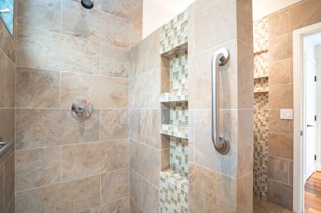 Building Photo - Beautiful Custom Built Home in Wailuku Heights, 2 Bed/3 Bath with Flex Room, Magnificent Ocean/Mo...