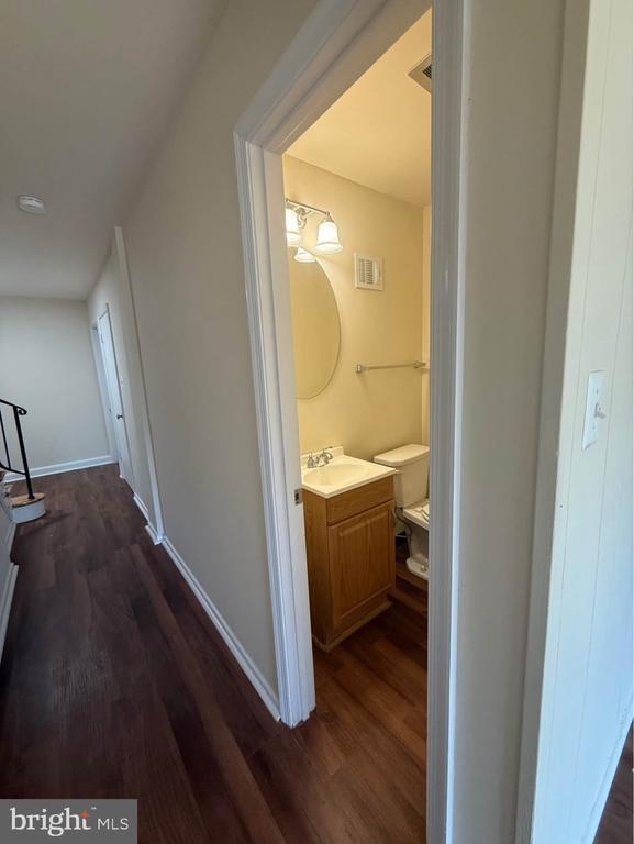Building Photo - 1403 Admiral Dr