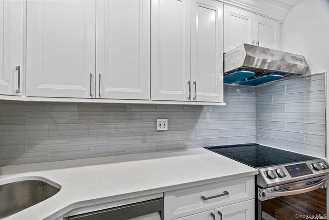 Building Photo - 155-09 Locke Ave