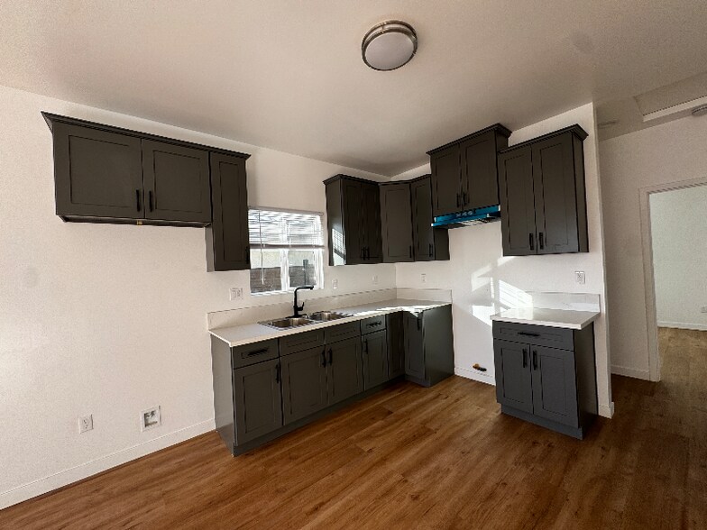 Building Photo - 1486 W 7th St