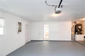 Building Photo - Recently updated, custom 3/2/2 on fenced c...