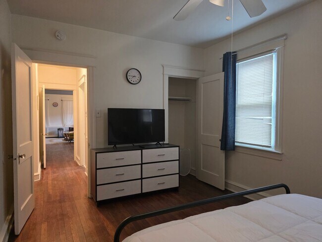 Building Photo - 2701 N Broom St