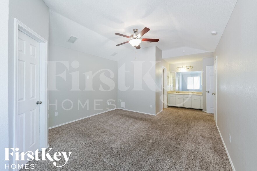 Building Photo - 529 Valley Spring Dr