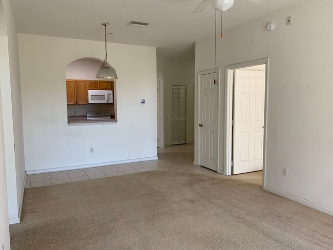 Building Photo - Lovely 3 Bedroom 2 Bath Condo