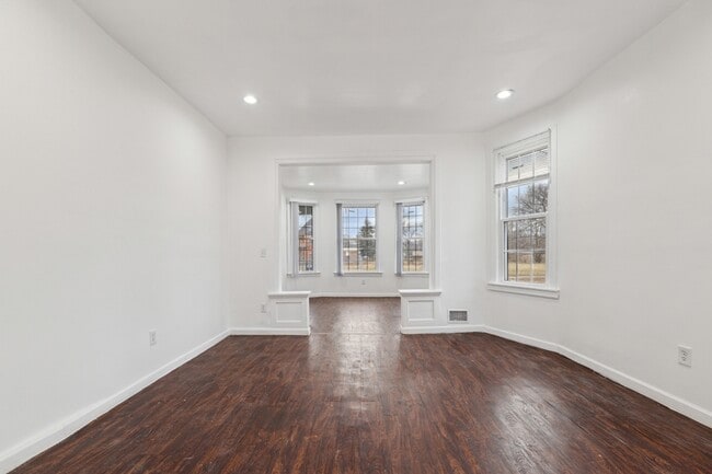 Building Photo - 1478 Helen St