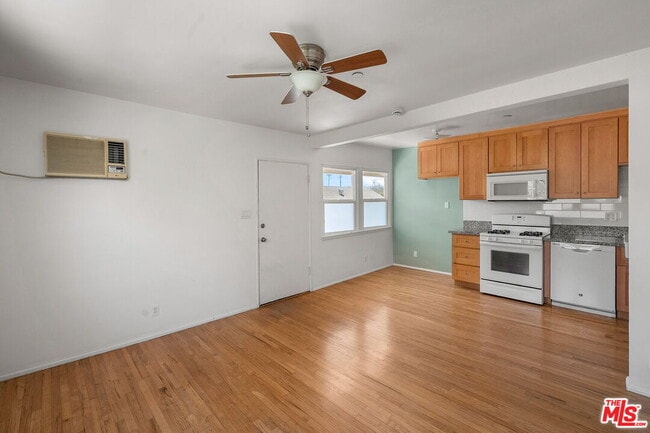Building Photo - 2233 Laverna Ave