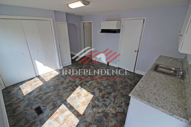 Building Photo - 78 Notre Dame Ave