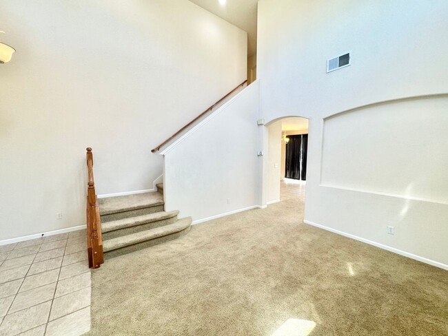 Building Photo - Lovely 2 Story Home In East Woodland In Great Location