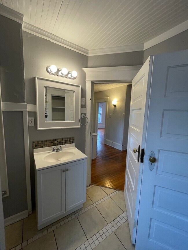Building Photo - Wealthy St / Cherry St Duplex for Rent