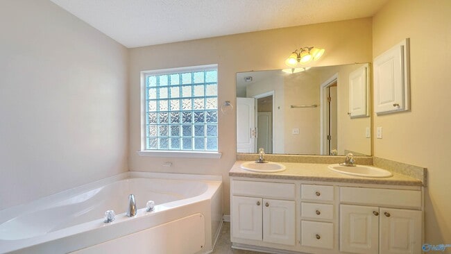 Building Photo - 113 NW Imogene Way
