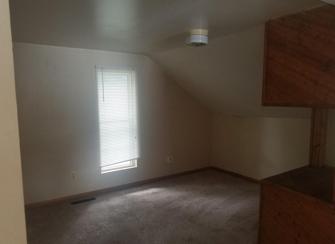 Building Photo - 55 Diamond Ave NE