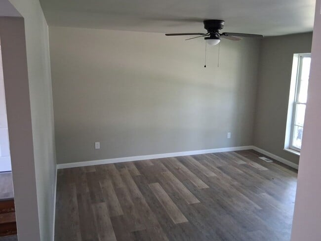 Building Photo - 3 Bed House in St. Peter's MO