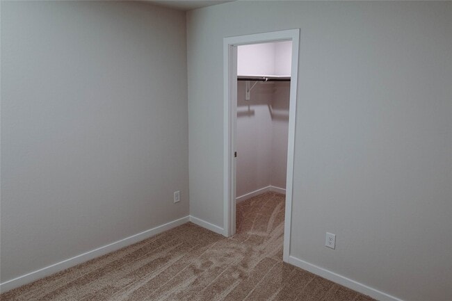 Building Photo - 211 Forest W St