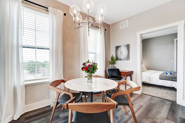 Building Photo - 2875 Olentangy River Rd