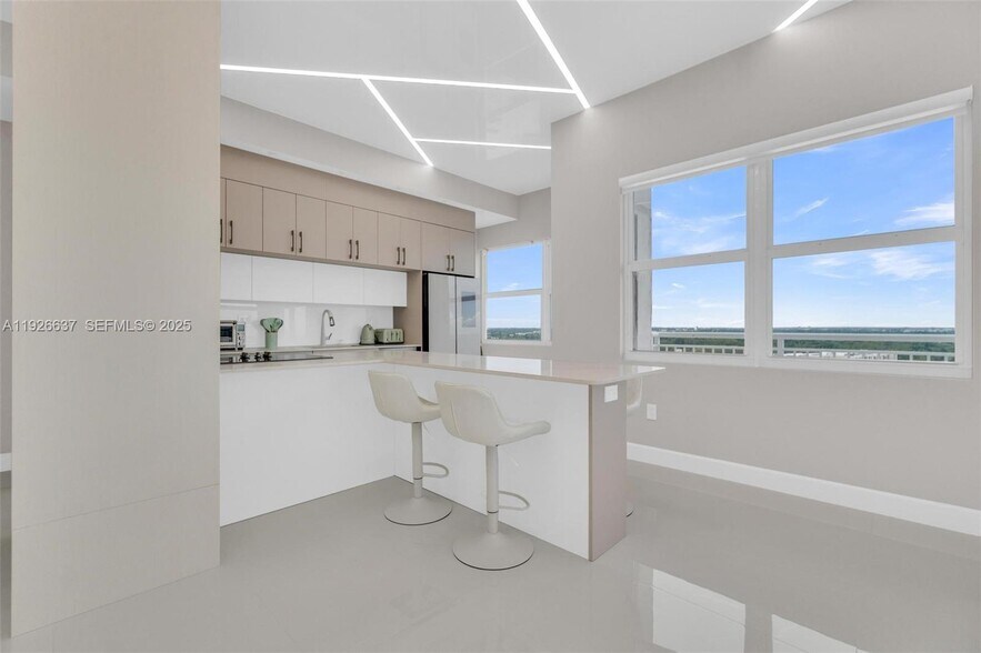 Building Photo - 18011 Biscayne Blvd