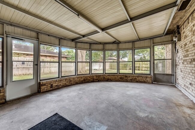 Building Photo - 2240 Babalos Ln