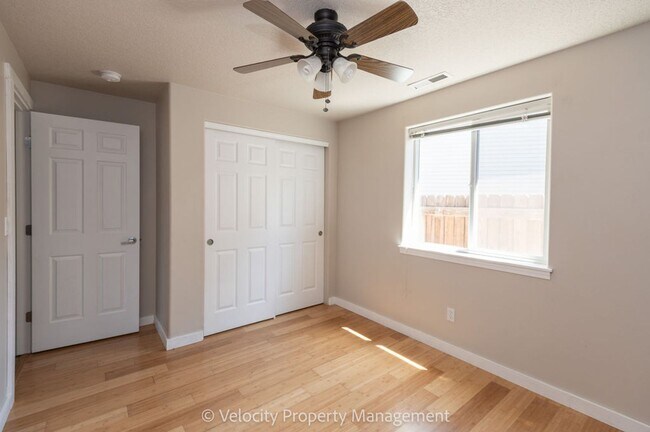 Building Photo - M511