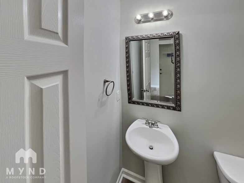 Building Photo - 6108 Fazenda Drive