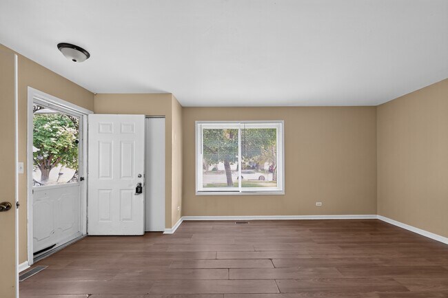 Building Photo - 1371 Andover Dr