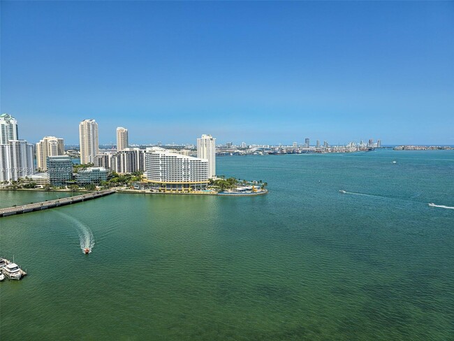 Building Photo - 1155 Brickell Bay Dr
