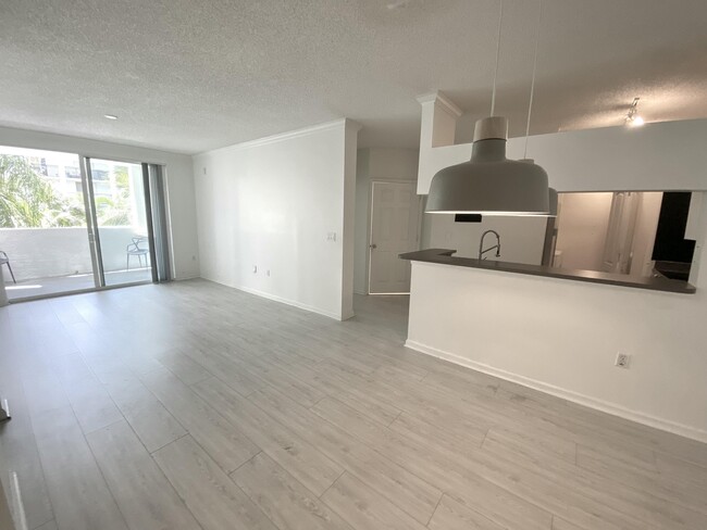 Building Photo - 17125 N Bay Rd