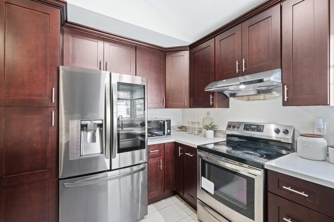 Building Photo - 1735 Parkview Green Cir