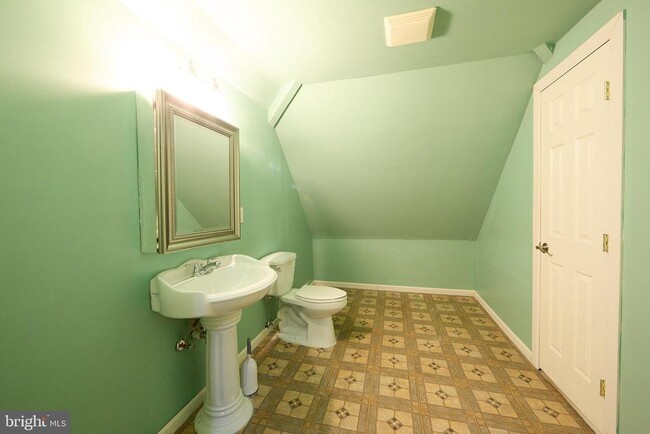 Building Photo - 1401 Hampstead Ct